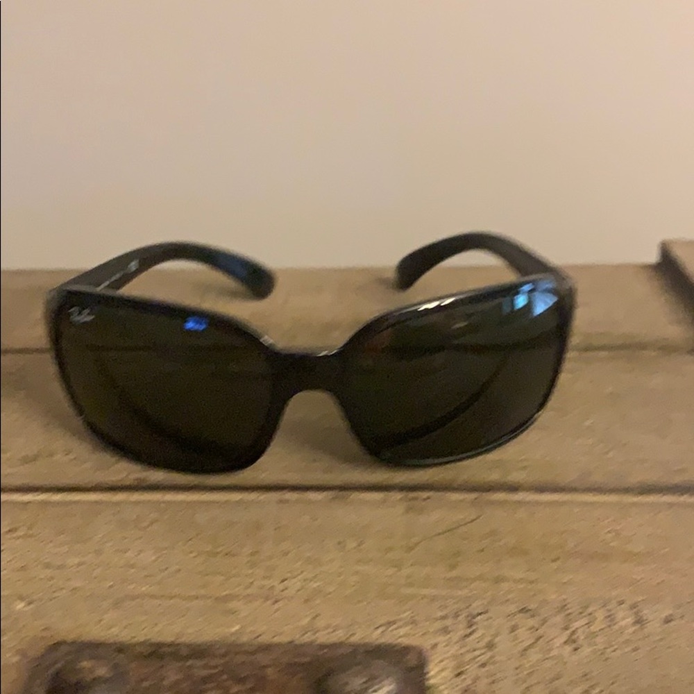 Black Ray-Ban Sunglasses